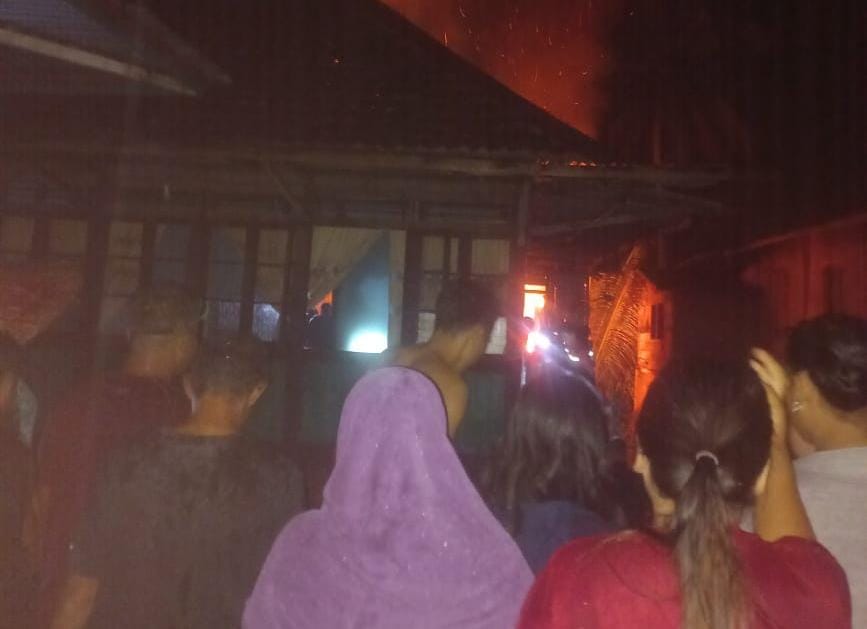 Kayu Bakar Belum Padam, Rumah Warga Muratara Dilalap si Jago Merah