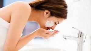 12 Rekomendasi Cleanser Non-SLS Bikin Kulit Anti Kering, Ketarik dan Iritasi