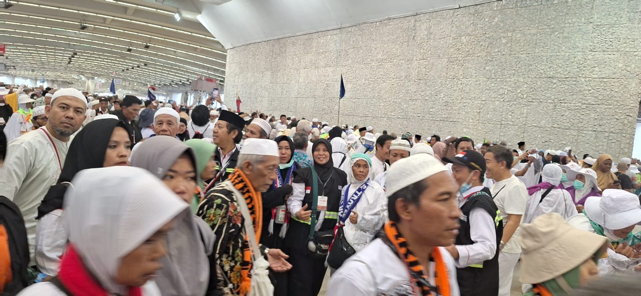 Jemaah Haji Palembang Melontar Jumrah Hari Kedua