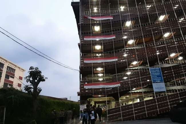 6 Jam Dirawat, Wanita Lompat dari Lantai 6 Gedung USM Semarang Meninggal, CCTV Merekam Ini 
