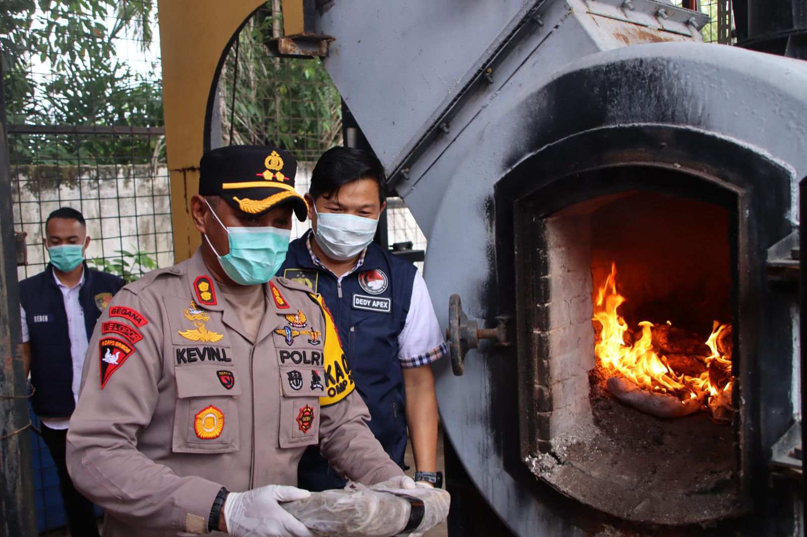 Polres OKUT  Bakar  35,7 Kg Ganja