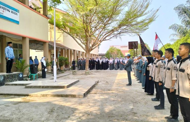 SMAN 3 Tanjung Raja Gelar Upacara Hari Kesaktian Pancasila