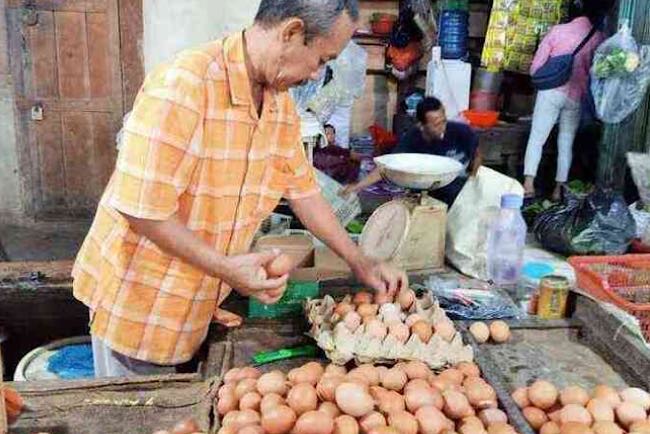 Saat Ini Turun, Pedagang Telur Pasar Kayuagung Prediksi Harga Bakal Naik Jelang Ramadan, Beras pun Mulai Naik 