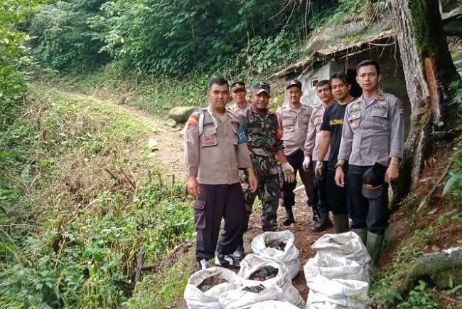 Total 10 Karung Sampah Pakaian Dalam Perempuan di Situs Budaya Nagara Padang Berhasil Dikumpulkan