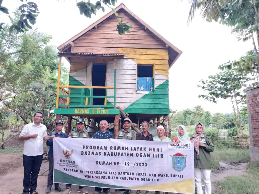 Bupati Panca Menyerahkan 7 Bedah Rumah Melalui Baznas