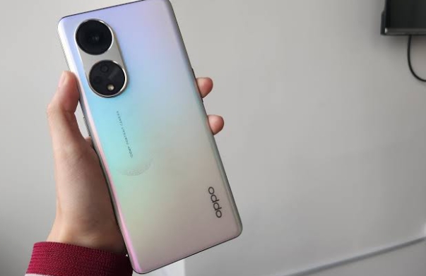 Update Harga Terbaru OPPO Reno 8T 5G, Dibekali Layar AMOLED dengan Proteksi Gorilla Glass 5