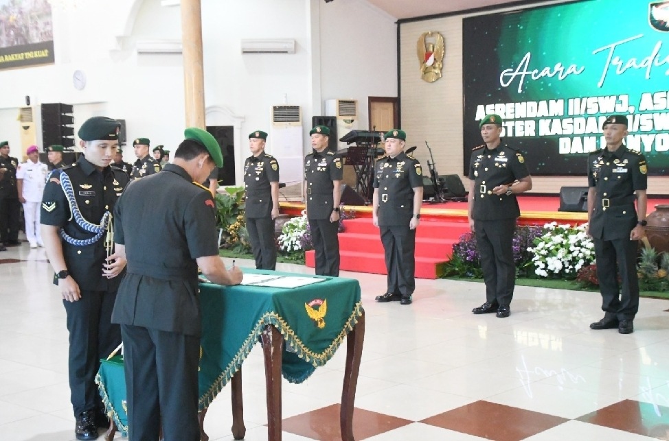 Kasrem 044/Gapo Hadiri Acara Tradisi dan Sertijab PJU Kodam II/Swj