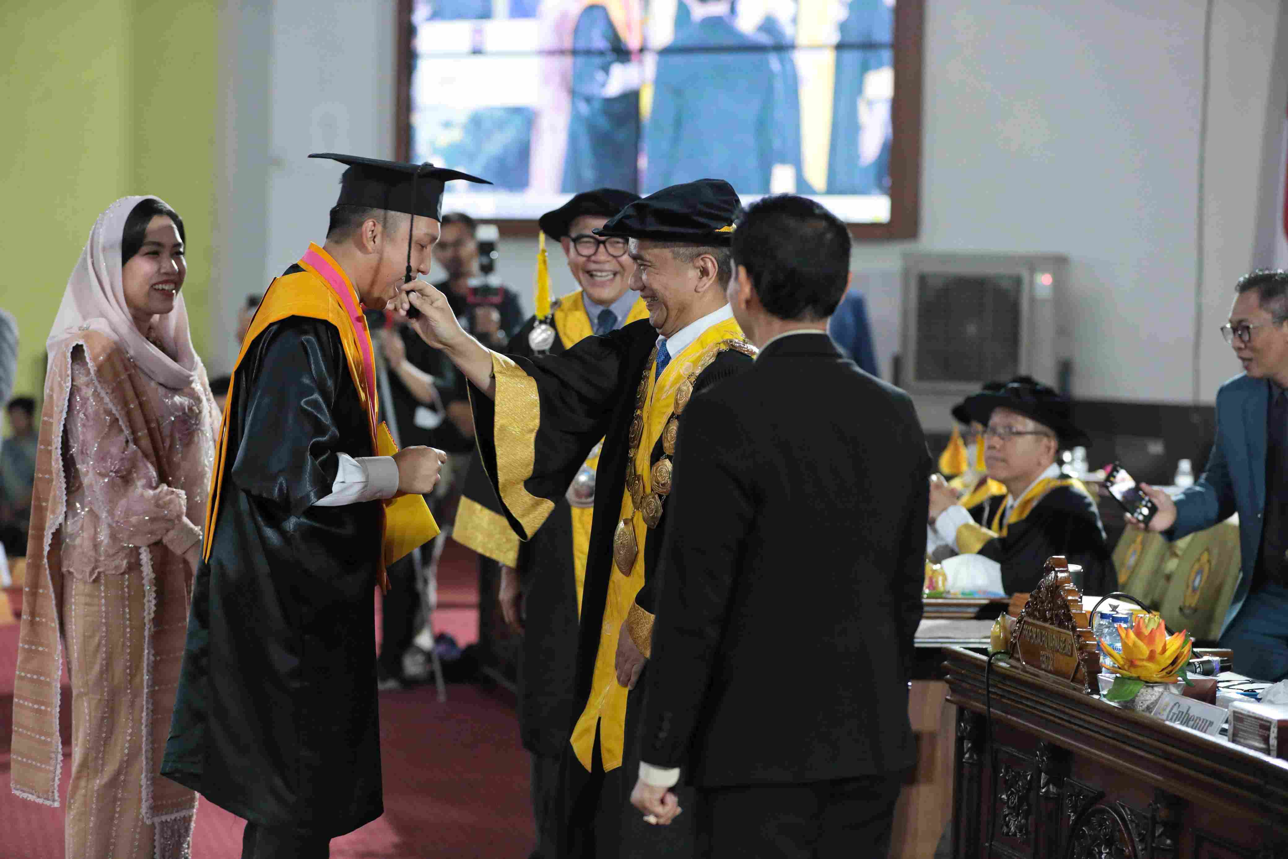 Bupati Panca Ikuti Wisuda Pasca Sarjana Unsri, IPK 3,86
