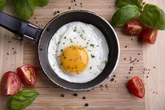 Anti Repot! 5 Cara Memasak Telur Paling Sehat