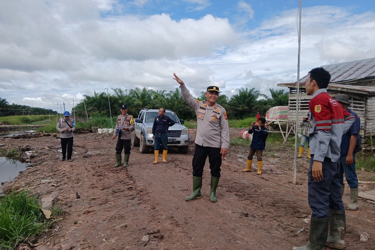 Pastikan Pencegahan Karhutla, Kapolsek Tulung Selapan Sambangi PT Samora