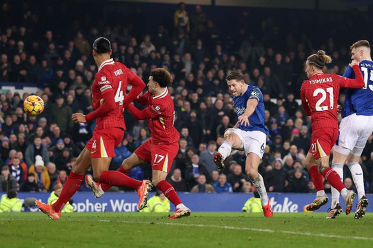 Duel Liverpool vs Everton Berakhir Imbang 2-2, Wasit Obral Kartu Merah di Akhir Laga