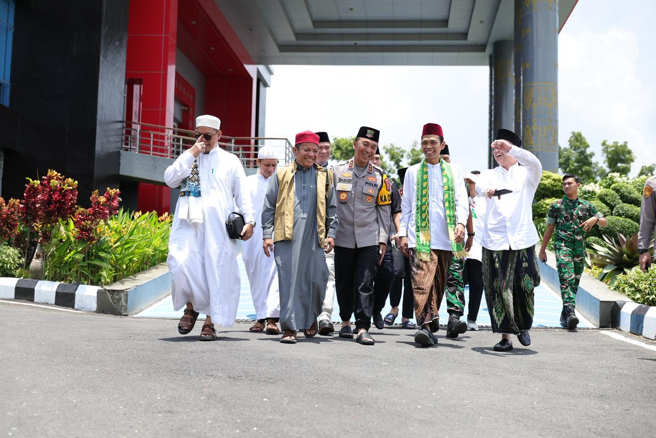 Khutbah UAS di Mapolda Sumsel: Penegakan Hukum yang Adil Adalah Ibadah