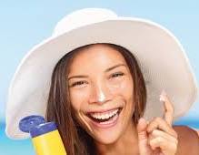 4 Rekomendasi Sunscreen Non White Cast yang Aman Untuk Base Makeup!