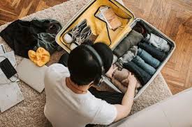 2 Tips Melipat Baju yang Benar Supaya Tidak Kusut Saat Traveling