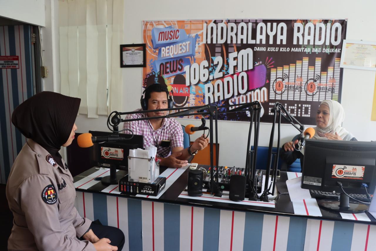 Humas Polres Ogan Ilir Talkshow di Radio Indralaya FM, Himbauan Waspada Curanmor