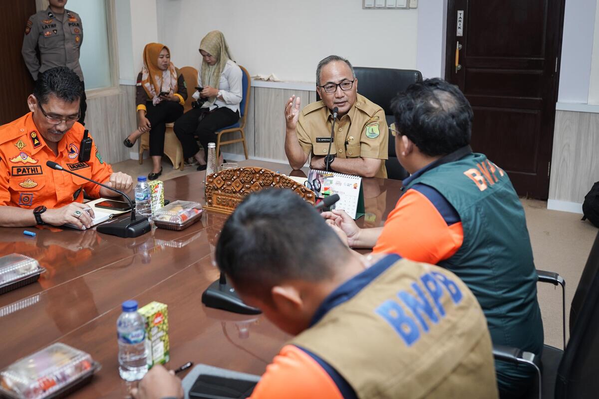 Kunker ke Muba, Kepala BNPB Berikan Bantuan Penanganan Karhutla