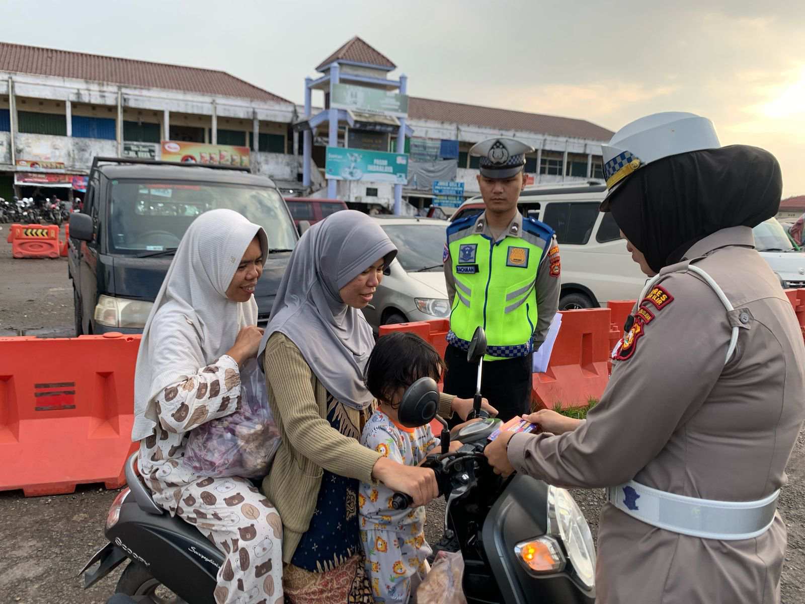 Hari Keempat Operasi Keselamatan Musi 2025, Sat Lantas Polres Ogan Ilir Sosialisasikan Keselamatan Berkendara