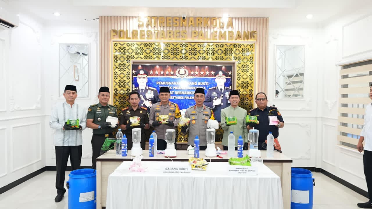 Perang Total Narkoba, Polda Sumsel Musnahkan 8 Kg Sabu dan Bongkar Jaringan Internasional