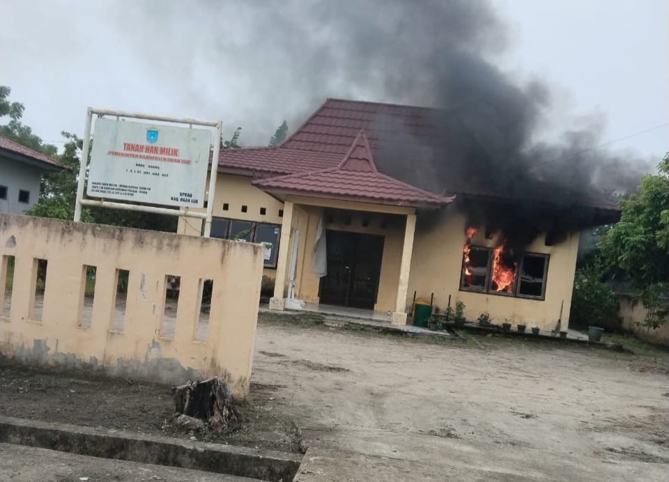 Kantor Lurah Indralaya Indah Ogan Ilir Terbakar