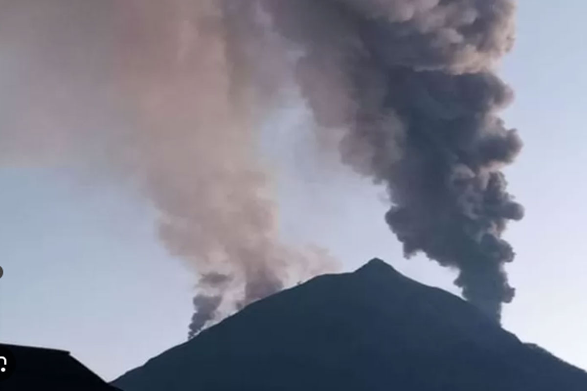 Gunung Lewotobi Erupsi, Wings Air Tunda 5 Jadwal Penerbangan