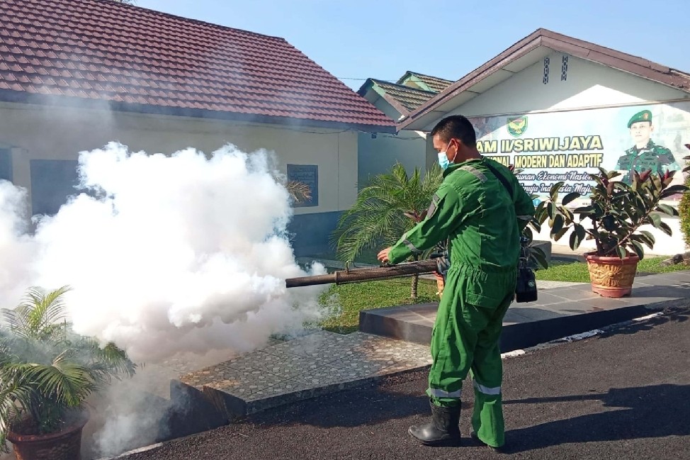 Cegah DBD, Korem 044/Gapo Lakukan Fogging