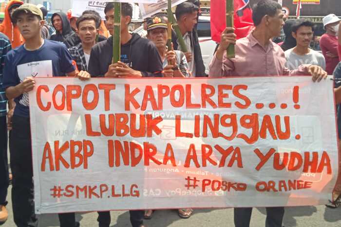 Warga Kabupaten Musi Rawas Demo Kapolres Lubuklinggau, Ada Apa?