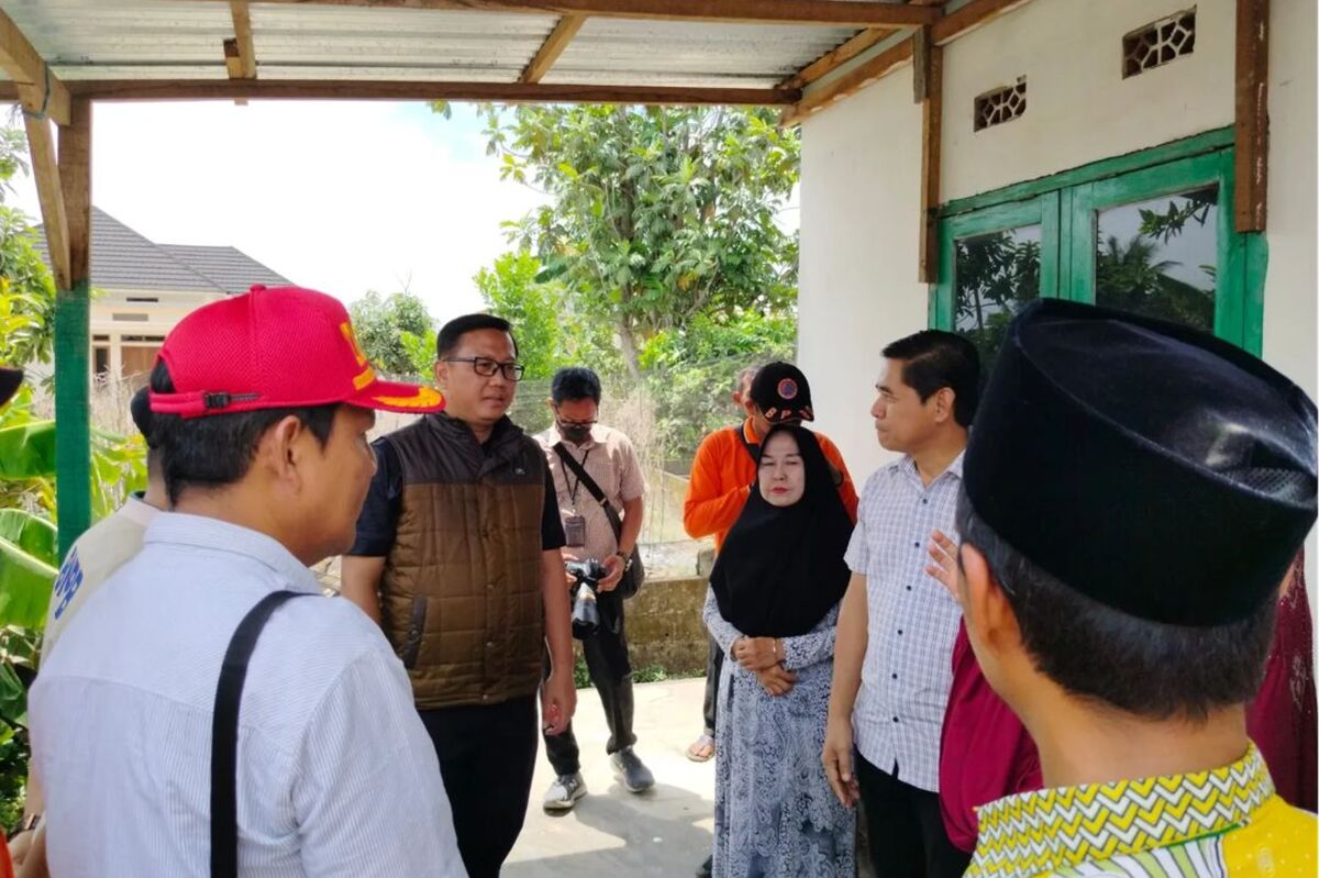 Kunjungi Korban Bencana Puting Beliung, Pj Bupati Banyuasin Langsung Berikan Bantuan