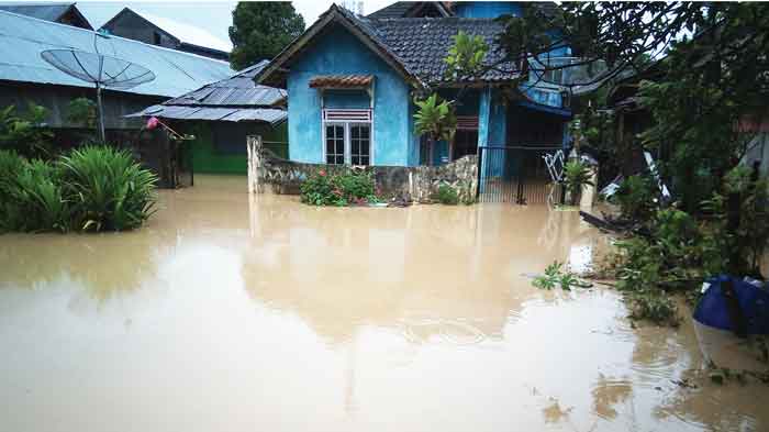 Banjir Bandang Landa Kota Batu OKU Selatan Sumsel, Rendam 7 Desa Ratusan Warga Mengungsi Cari Dataran Tinggi 