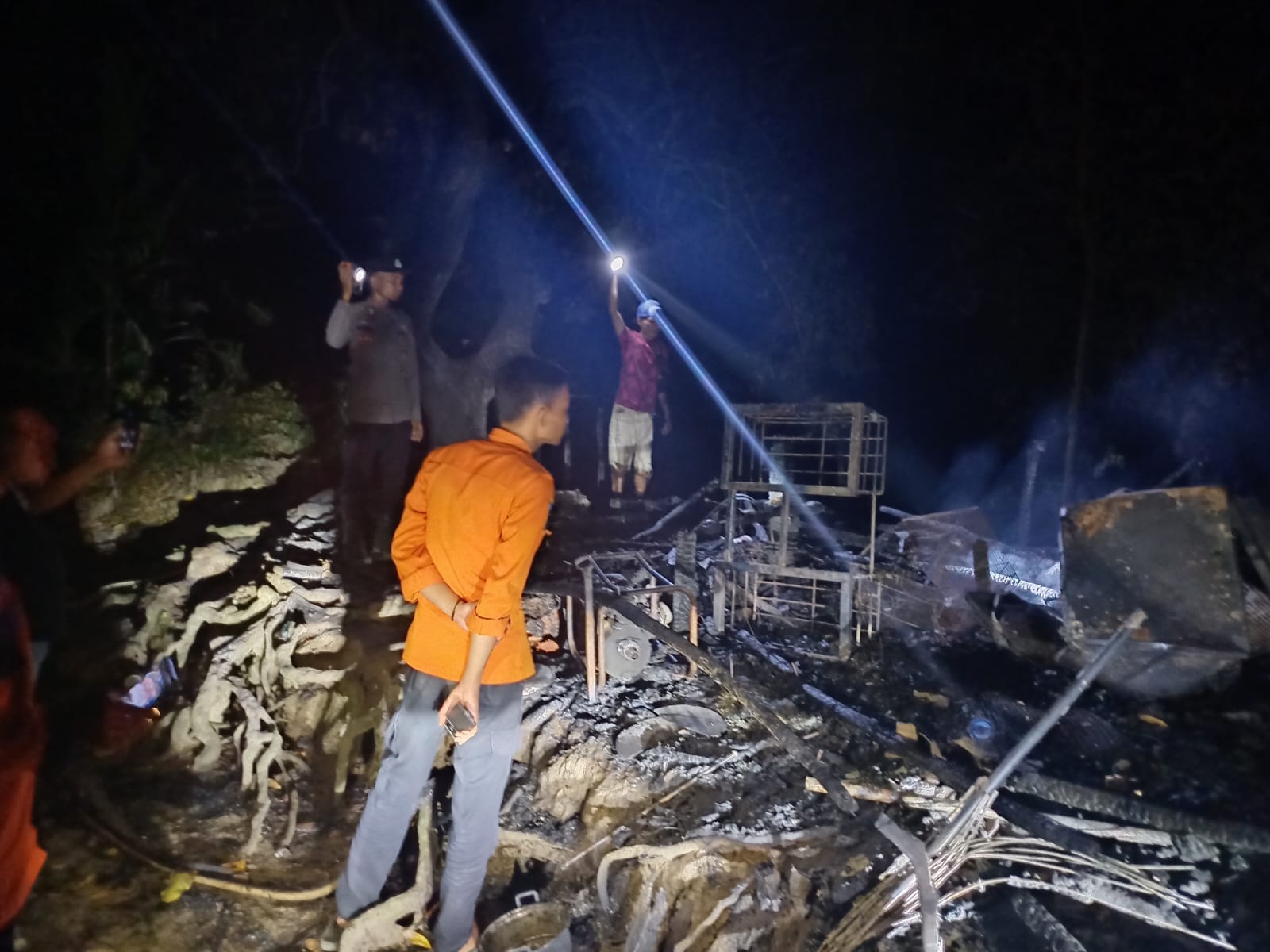 Ditinggal Beli Rokok, Rumah  di Sekonjing Ogan Ilir Terbakar