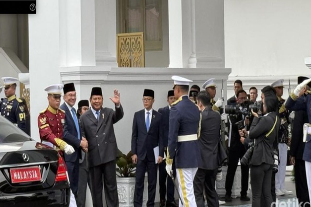 Prabowo Sambut Anwar Ibrahim di Pintu Pliar Istana Merdeka, ini Agenda Dua Pemimpin Negara