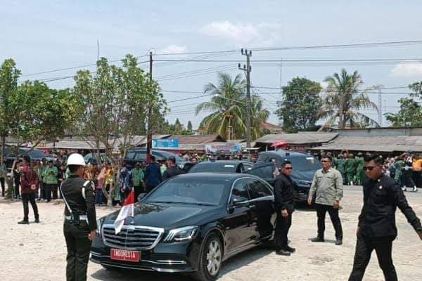 Jokowi Tiba di Lubuklinggau, Langsung Menyapa Masyarakat