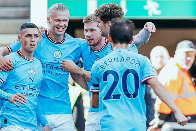 Diwarnai Kartu Merah Tendangan Kungfu, Manchester City Gilas Wolves 2-0 di Babak Pertama 