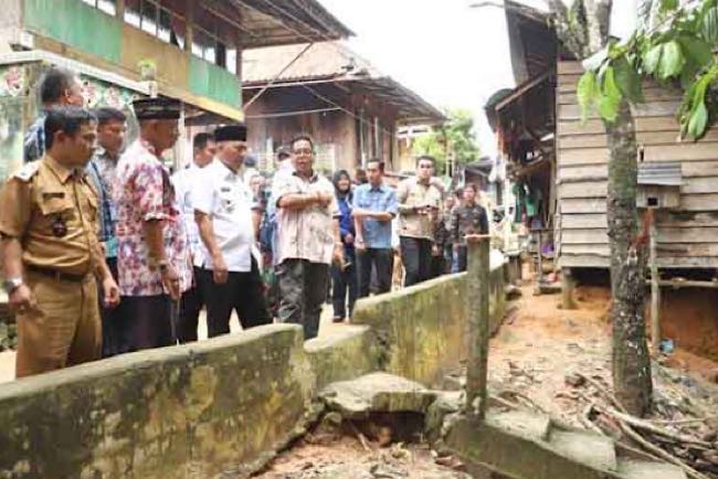 Rakyat Desa Ini Sudah Belasan Tahun Tak Didatangi Pejabat, Pembangunan Infrastruktur di Desa Pengaturan Lamban