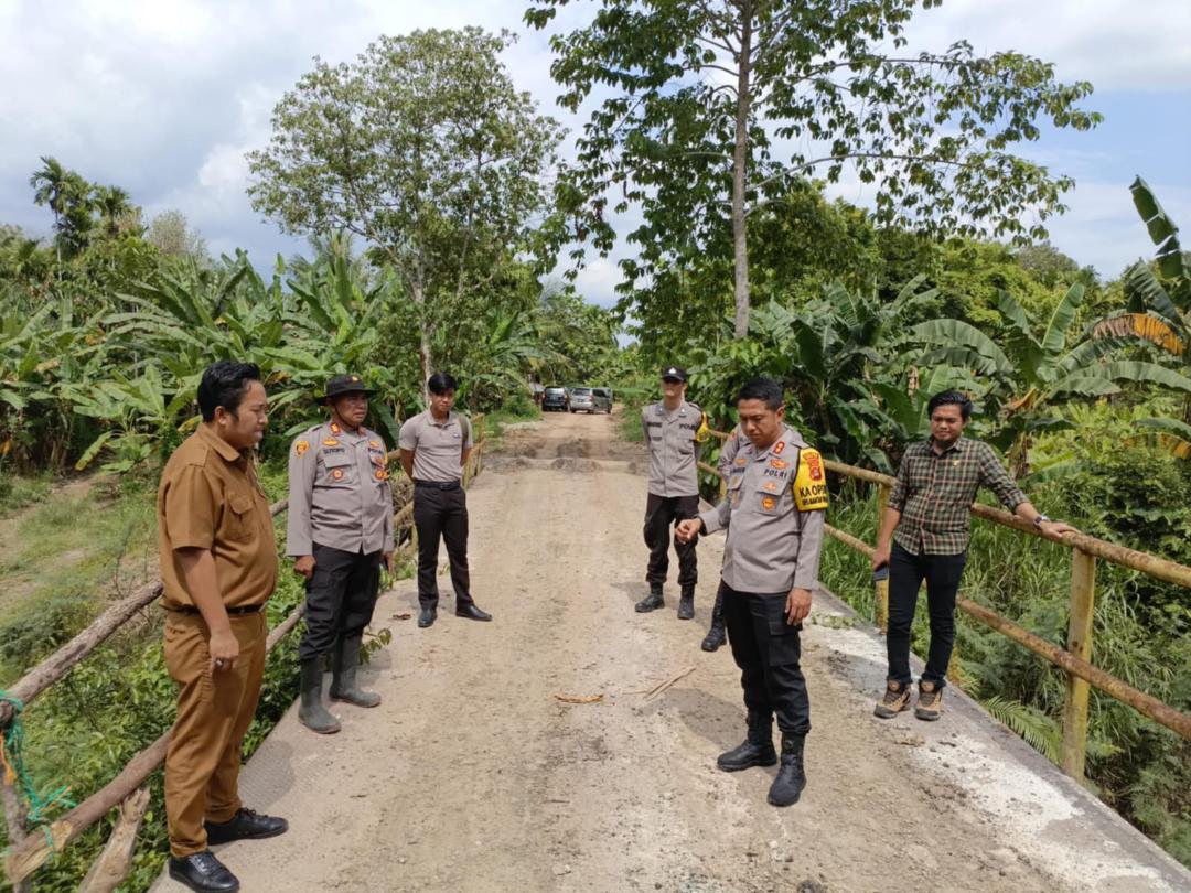 Khawatir Transfortasi Dua Desa Terputus, Kapolres Ogan Ilir Tinjau Kerusakan Jembatan 