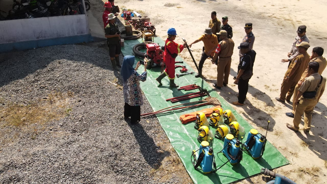 Antisipasi Karhutla di OKI, Camat Cengal Cek Peralatan 