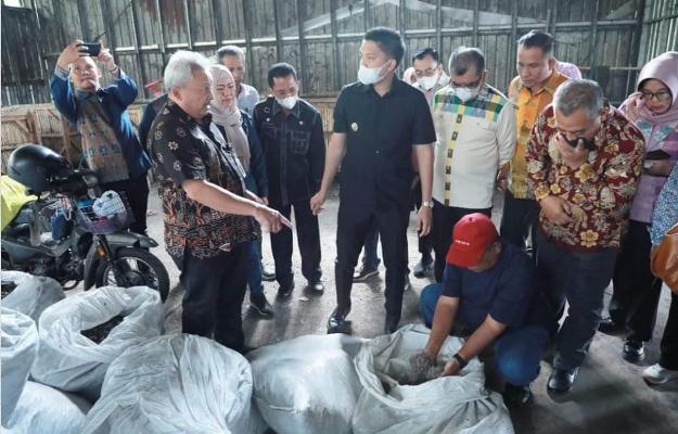 Bupati Panca ke Kabupaten  Banyumas.  Tinjau TPA Berbasis BLE