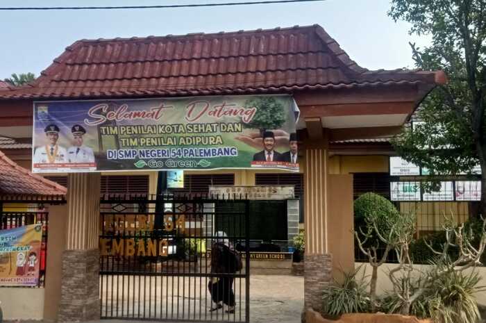Belajar Daring, Guru SMPN 54 Palembang Tetap Ngantor