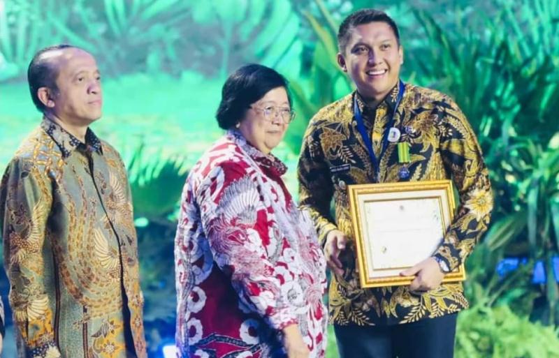 Bupati Panca Menerima Dua Penghargaan Proklim  dan UHC