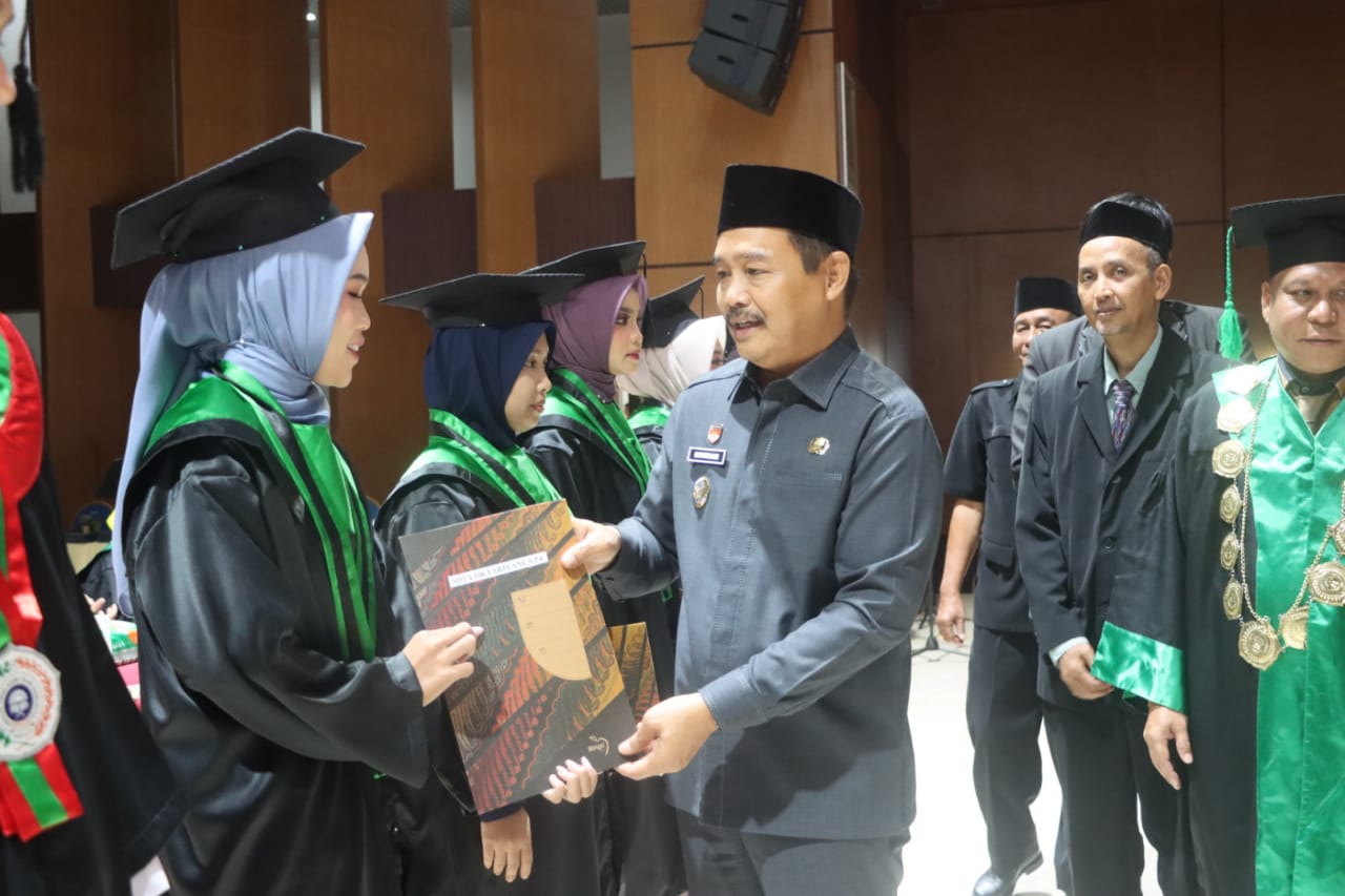 65 Mahasiswa Institut Rahmaniyah Sekayu Diwisuda