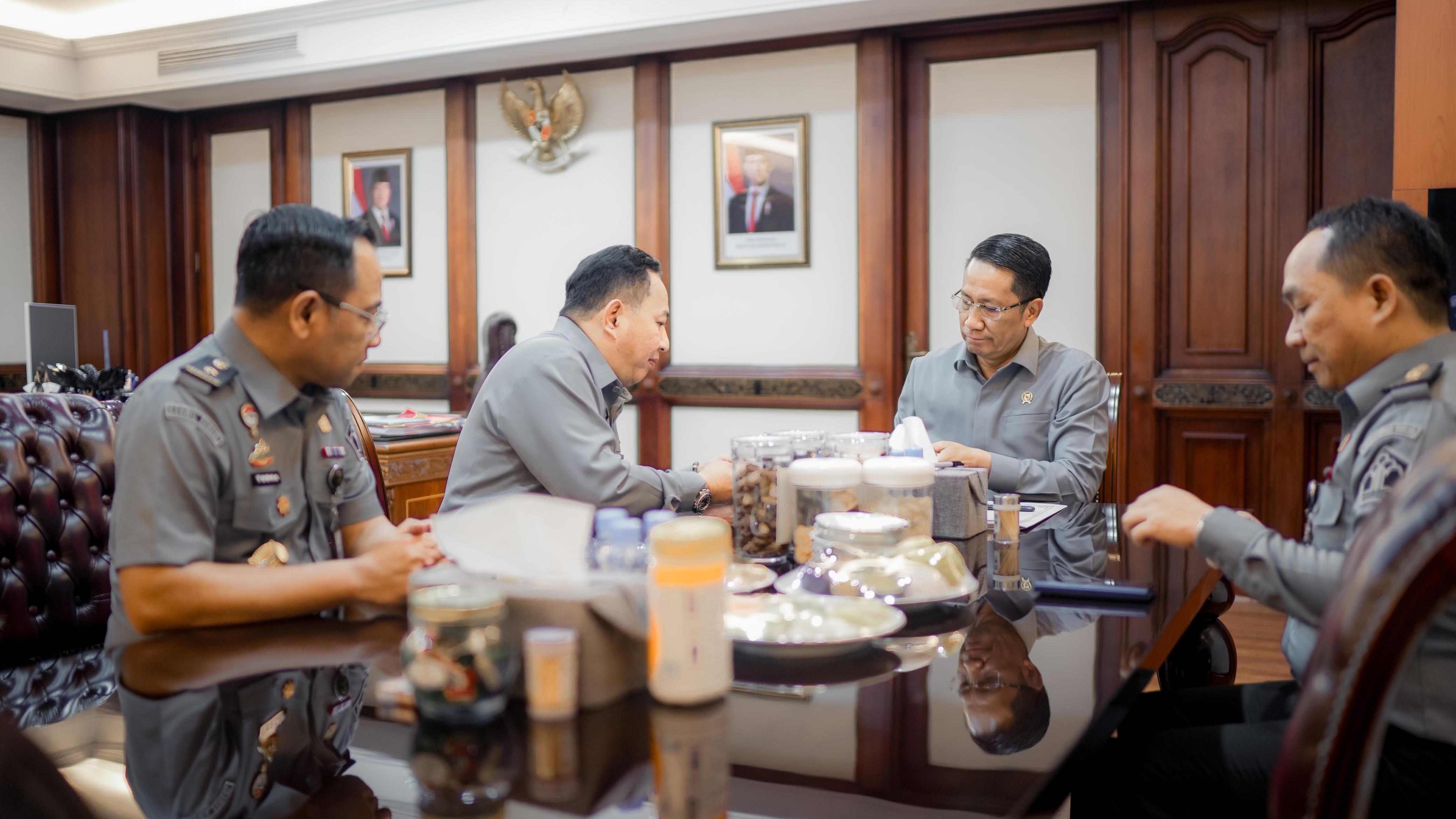 Audiensi ke Menkum, Kakanwil Kemenkum Sumsel Sampaikan Laporan Triwulan I 2025