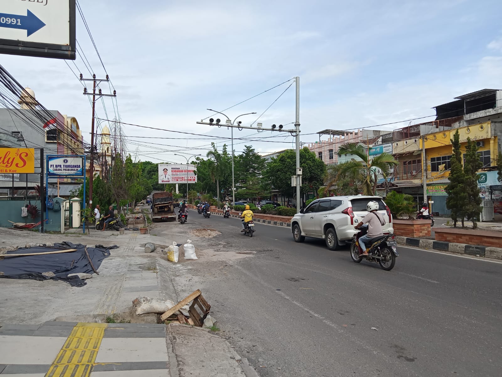 Jalan Sudirman Prabumulih Diperbaiki