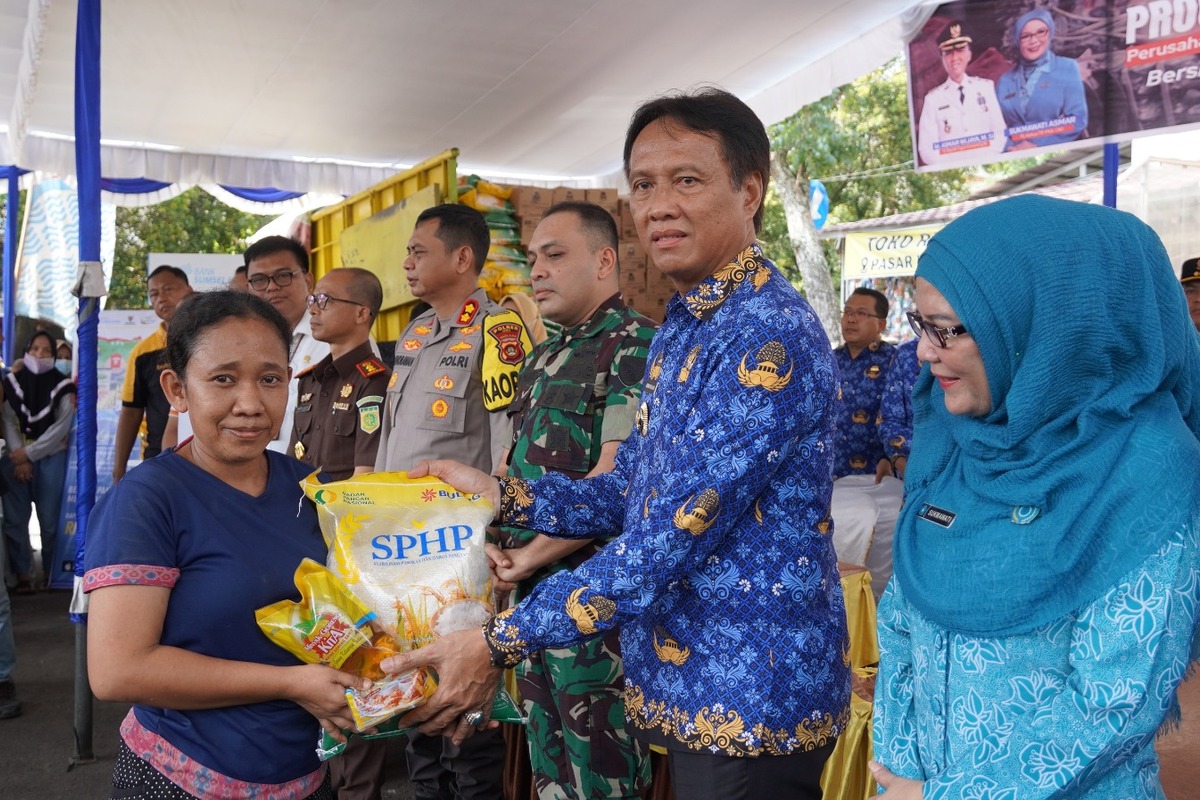 Tinjau Pasar, Pj Bupati OKI Dengarkan Keluhan Pedagang