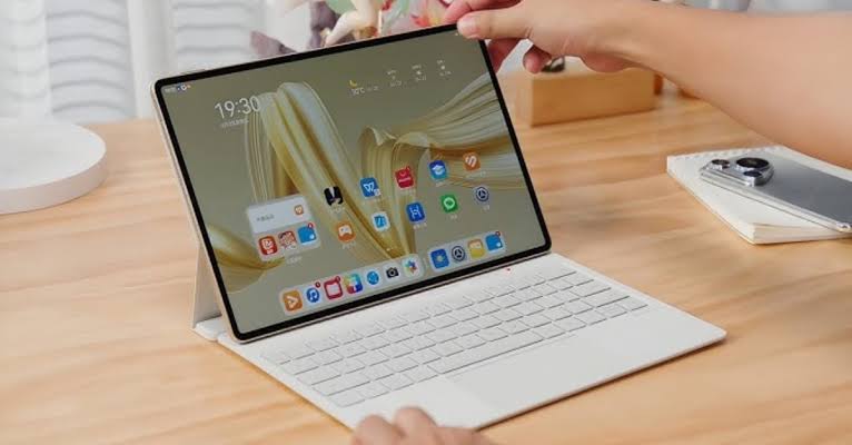 Tablet Terbaru Huawei Punya Layar OLED PaperMatte 12.2 Inci