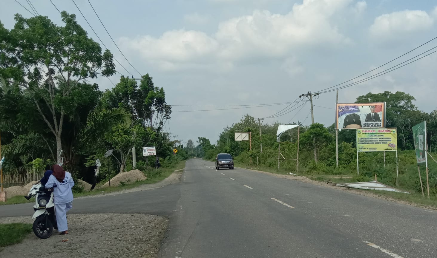 Baliho Caleg Muratara Roboh Diterjang Angin Kencang 