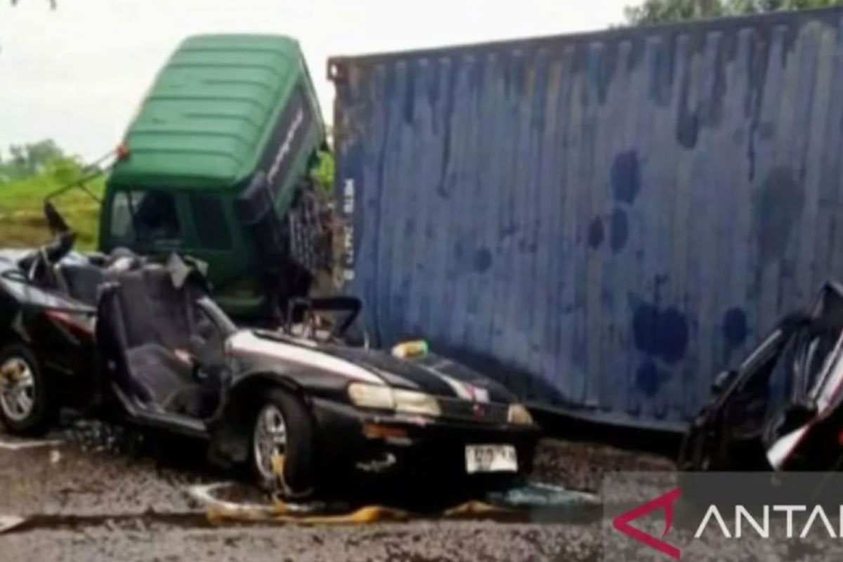 Kontainer Timpa Corolla di Karawang, 3 Penumpang Meninggal