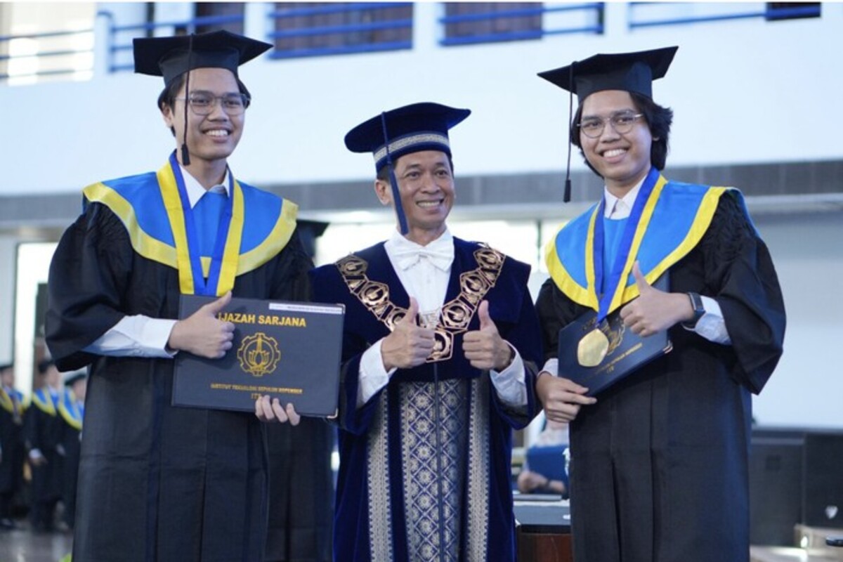 Si Kembar Rasyid-Risyad Kuliah Pada Fakultas yang Sama, Wisuda pun Bareng di ITS 