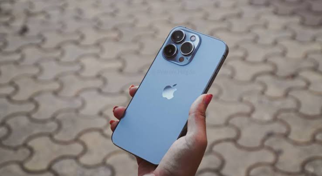 iPhone 13 Pro Max Turun Harga, Cocok Banget untuk yang Suka Mirror Selfie 