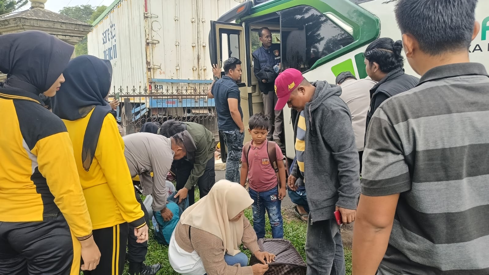 SPKT Polres Ogan Ilir  Bertindak Cepat Temukan iPhone 13 Milik Penumpang Bus, Hilang di Rumah Makan