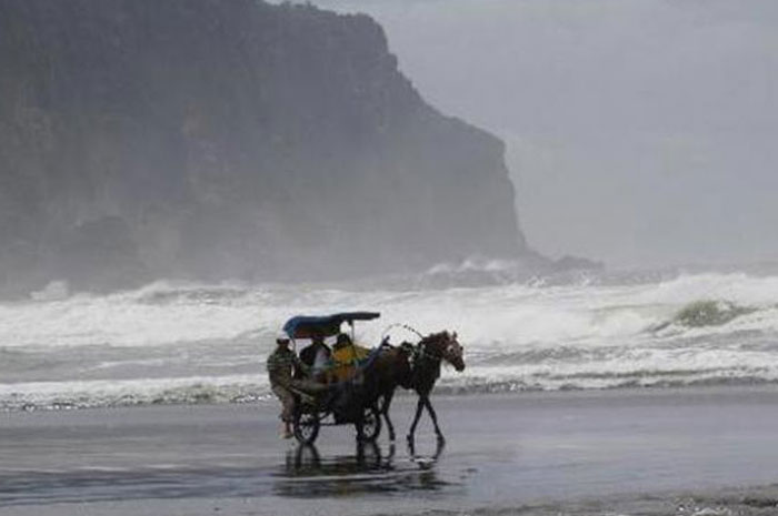 Anda yang Suka Liburan ke Pantai, Sebaiknya Tunda Dulu, ini Penyebabnya