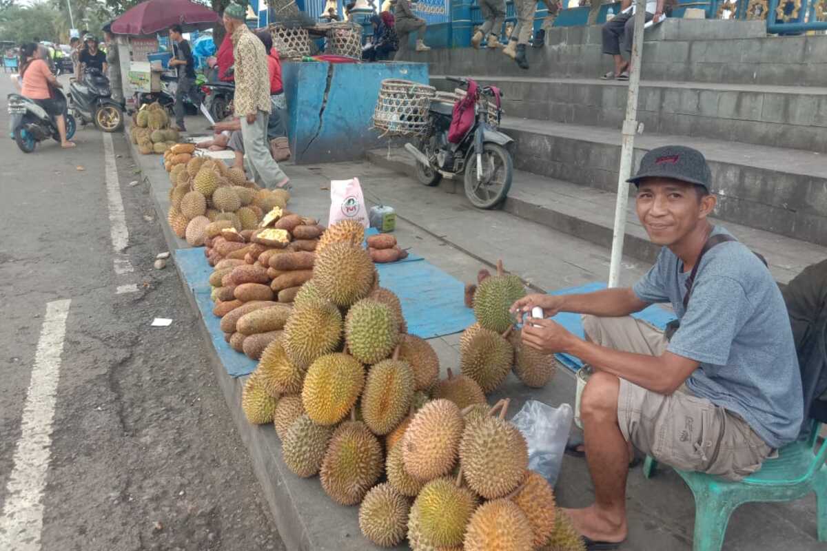 Pedagang Durian di Lubuklinggau Banting Harga, ini Penyebabnya